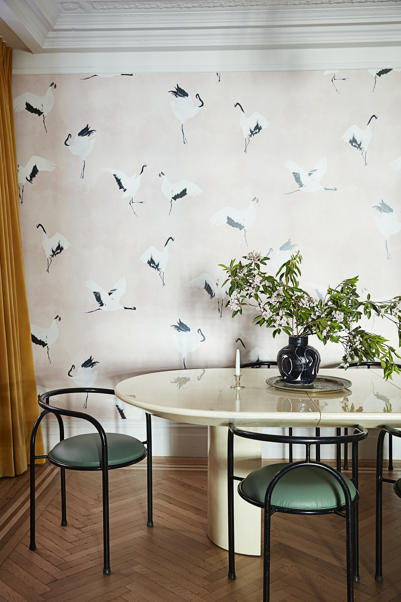 Hand-Painted Wallpaper Sets the Scene in This Dreamy Manhattan ...