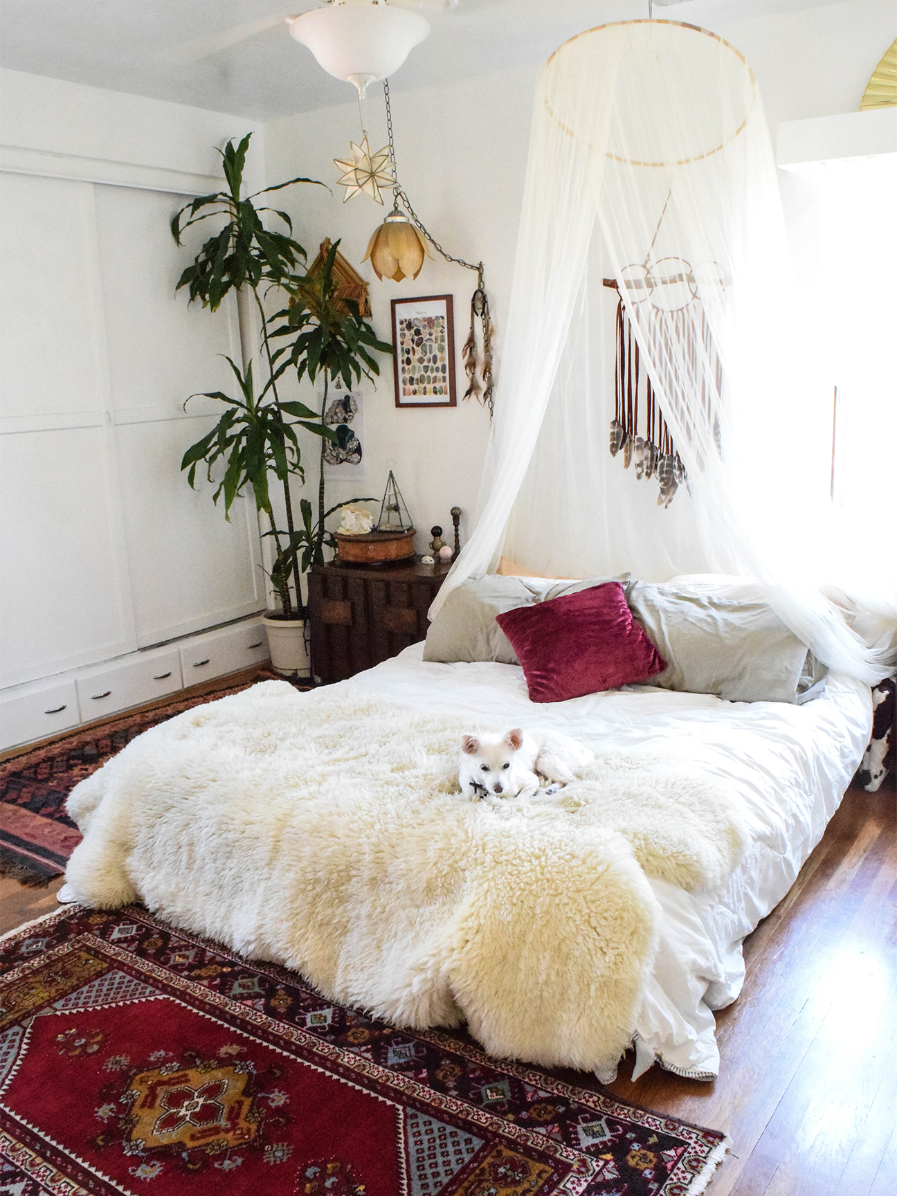 These Hacks Make It Easy to Style Your Bed on the Floor | domino