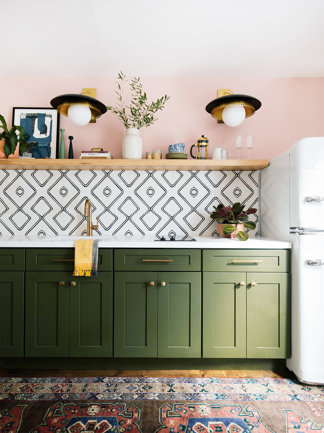 15 Green Kitchen Cabinets That Aren't All Sage