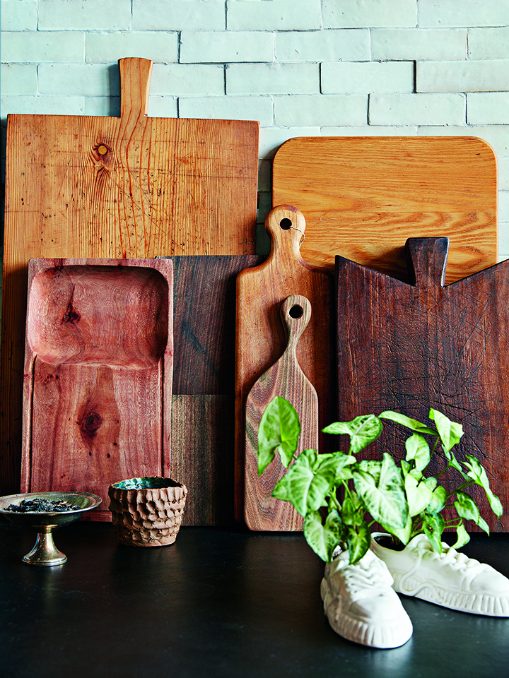 How to Display Cutting Boards on Kitchen Counter - Interior Design