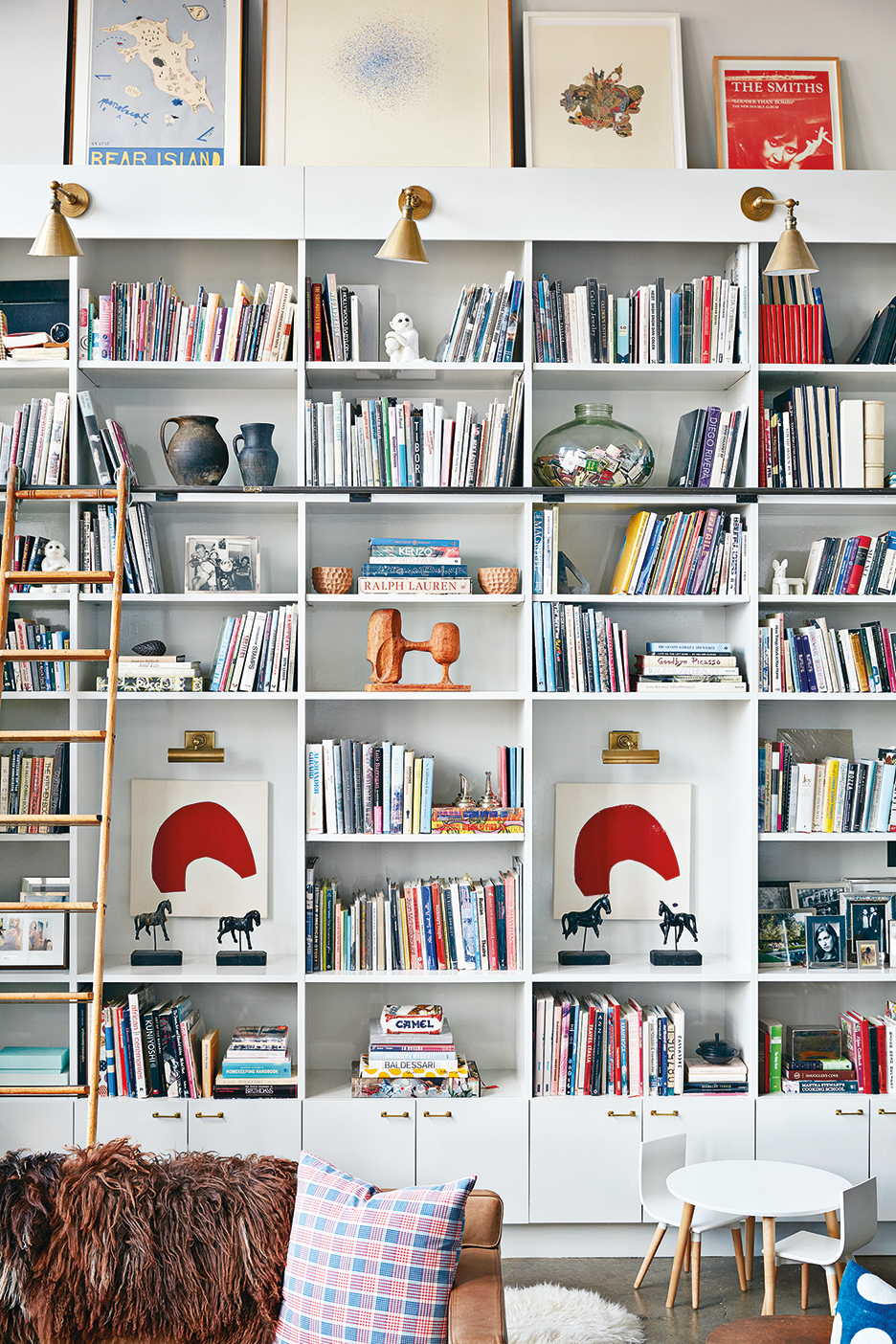 How to Arrange & Decorate a Bookshelf