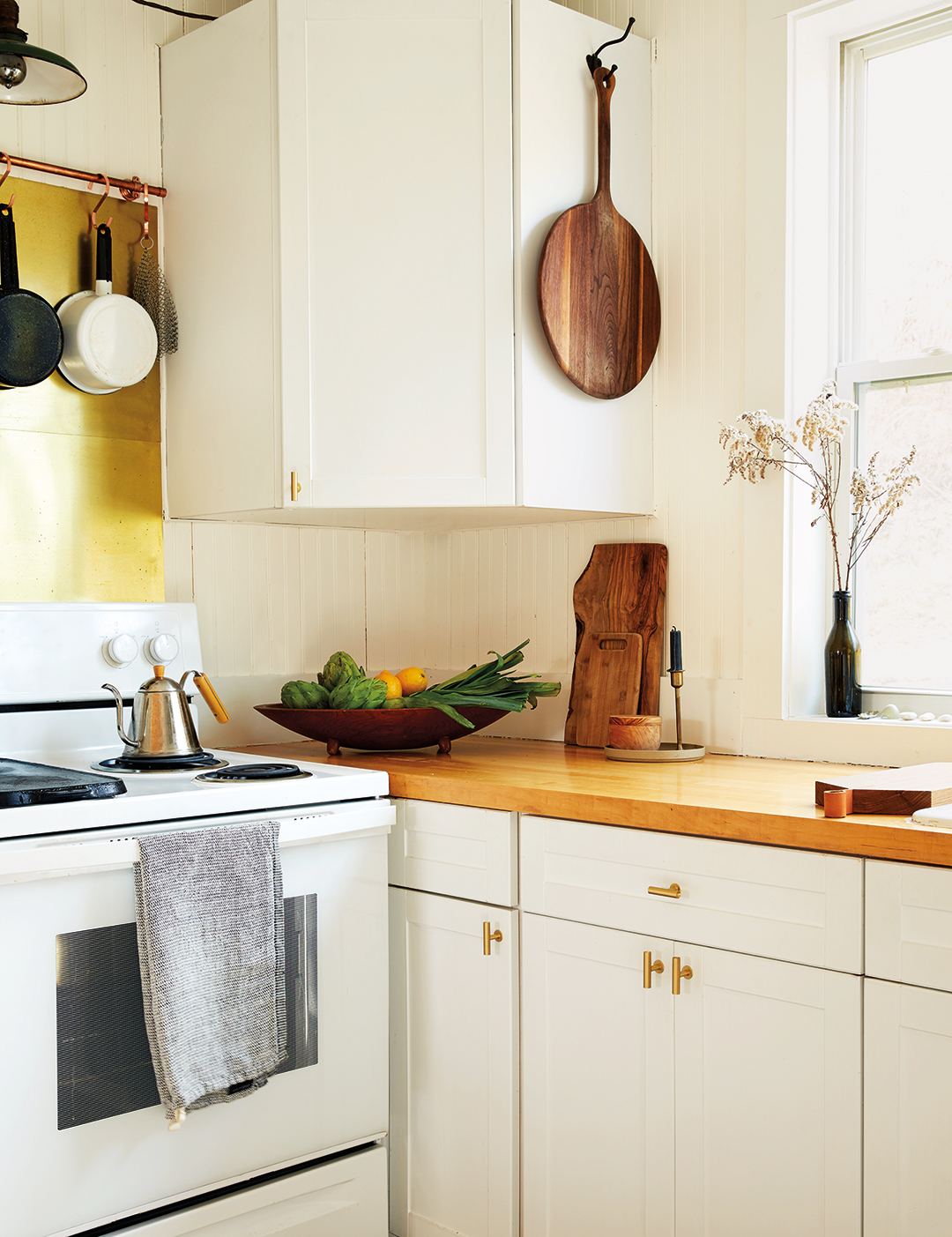 How to Organize Corner Kitchen Cabinets (5 Great Ideas to Consider