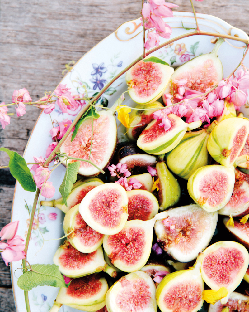 bowl of fresh figs