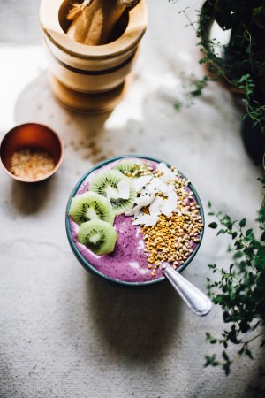 breakfast smoothie bowl