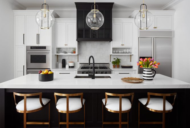 We’re Obsessed With the Custom Banquette In This Contemporary Kitchen