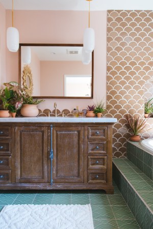 Before & After: Justina Blakeney Gives a Dated Bathroom a Boho Makeover