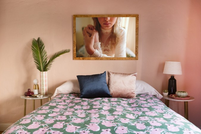 A ’70s-Inspired Bedroom Makeover That’s Modern, Fresh, and Pink!