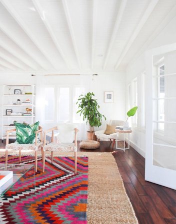 Unique Tips For Decorating With Kilim Rugs: On Top of Natural Fiber Rugs