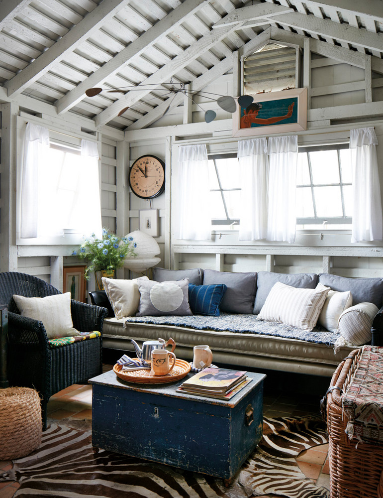 Blue and White Living room thomas o'brien home