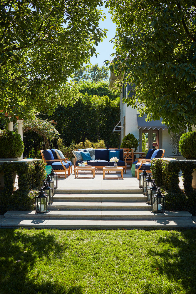 mindy kaling backyard pool los angeles