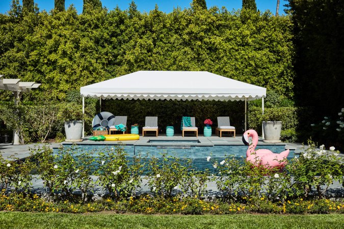 mindy kaling backyard pool los angeles