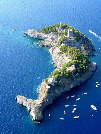 One Island, Two Ways: Italy’s Enchanted L’Isola dei Galli