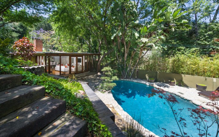 Anna Faris’ Dreamy Backyard Makes Us Wish it Was Summer