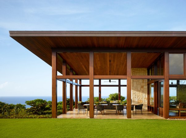 This Hawaiian Hillside Hideaway Was Built for Entertaining