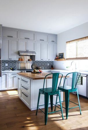 An Outdated ’90s Kitchen Gets a Major, Modern Makeover