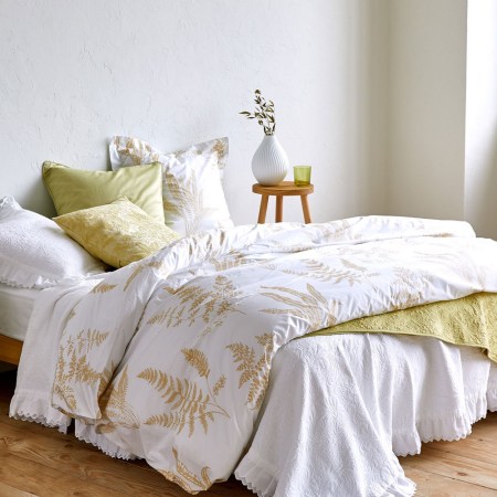 green and white bedding