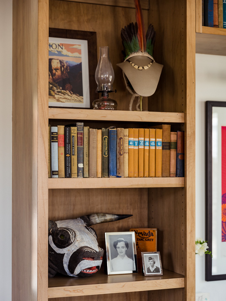 modern nevada home living room bookshelf