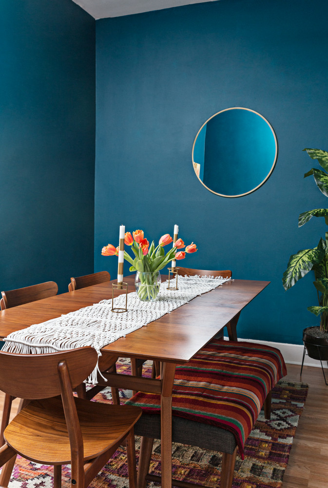 blue walls in the dining room