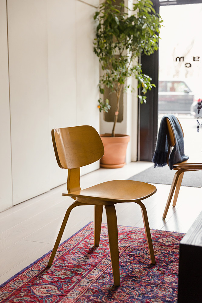 minimal nyc restaurant interior