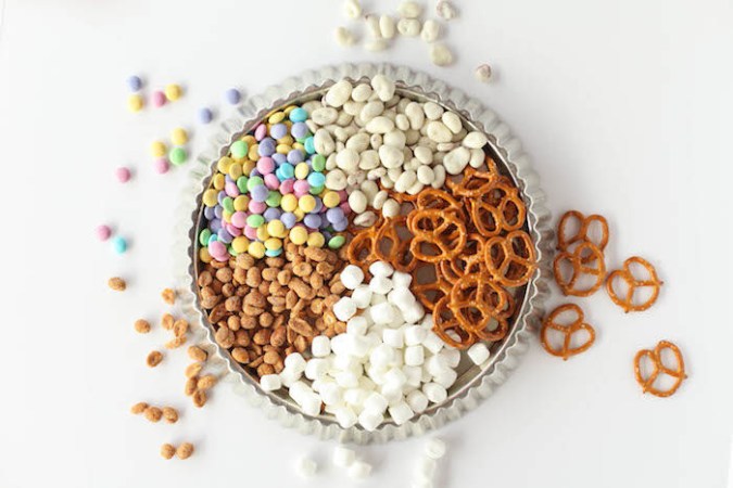 easiest-ever easter snack mix