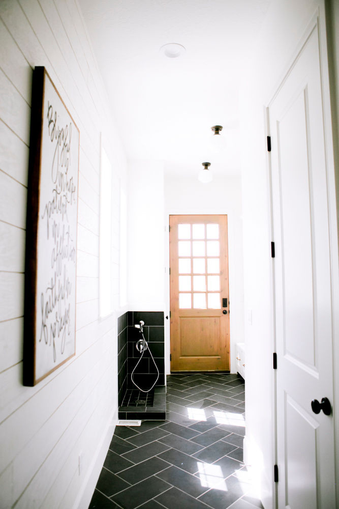 Farmhouse decor ideas Black and White and Wood Entryway