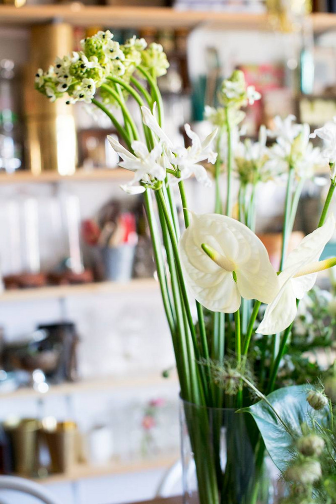 NYC Apartment Of Brooke Lucas Of The Wild Bunch Flowers In Vase