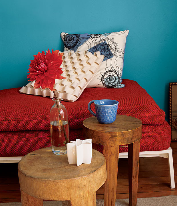 10 Teal Home Decor Ideas- colorblocking corner