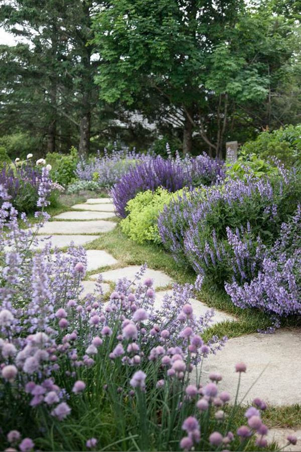 Outdoor Decorating Ideas For Summer - Spruce up your walkway