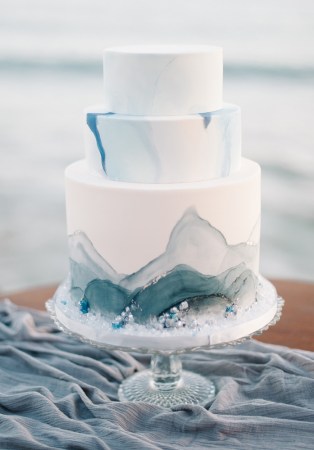 Chic Beach Wedding Cake Ideas for Your Seaside Soiree