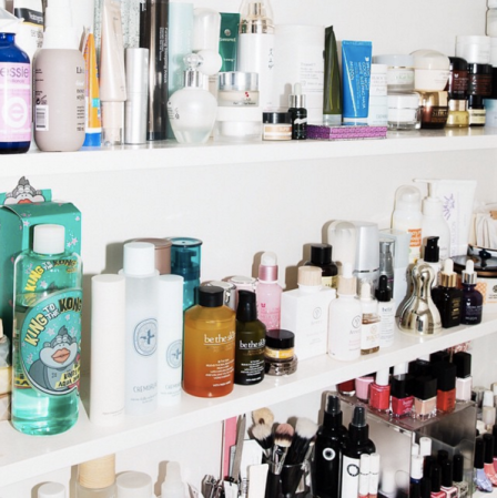 medicine-cabinet-in-bathroom