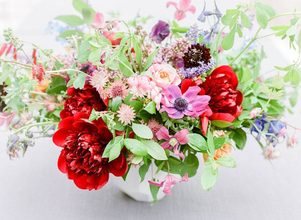 Easy Spring Centerpieces medley of flowers