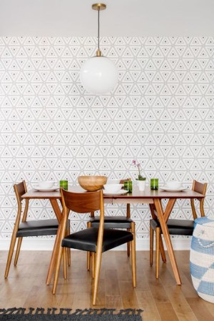 10 Reasons to Wallpaper Your Dining Room