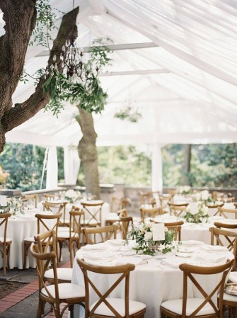 white-flowers-tent-table-setting