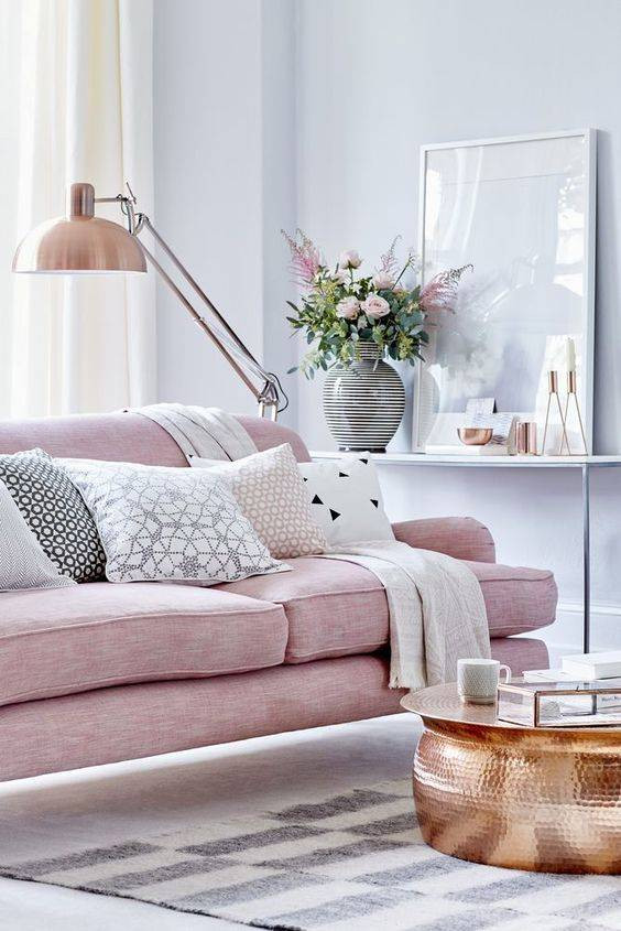 pink-sofa-pillows