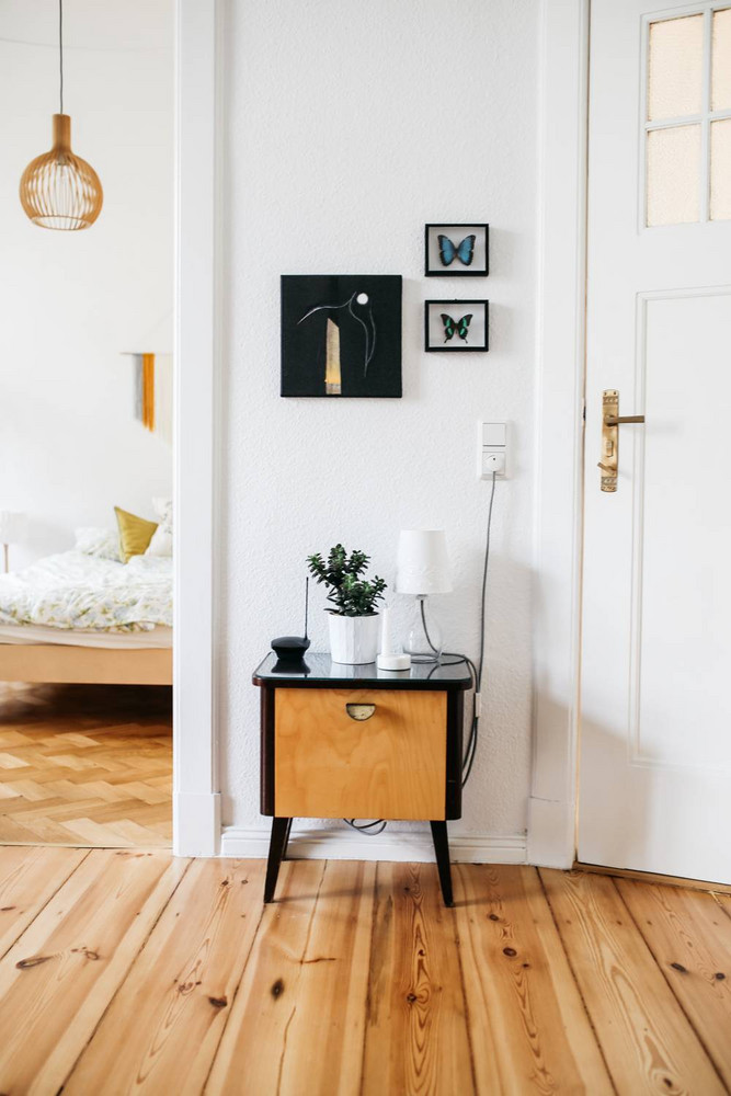 hallway-wall-ideas-side-table