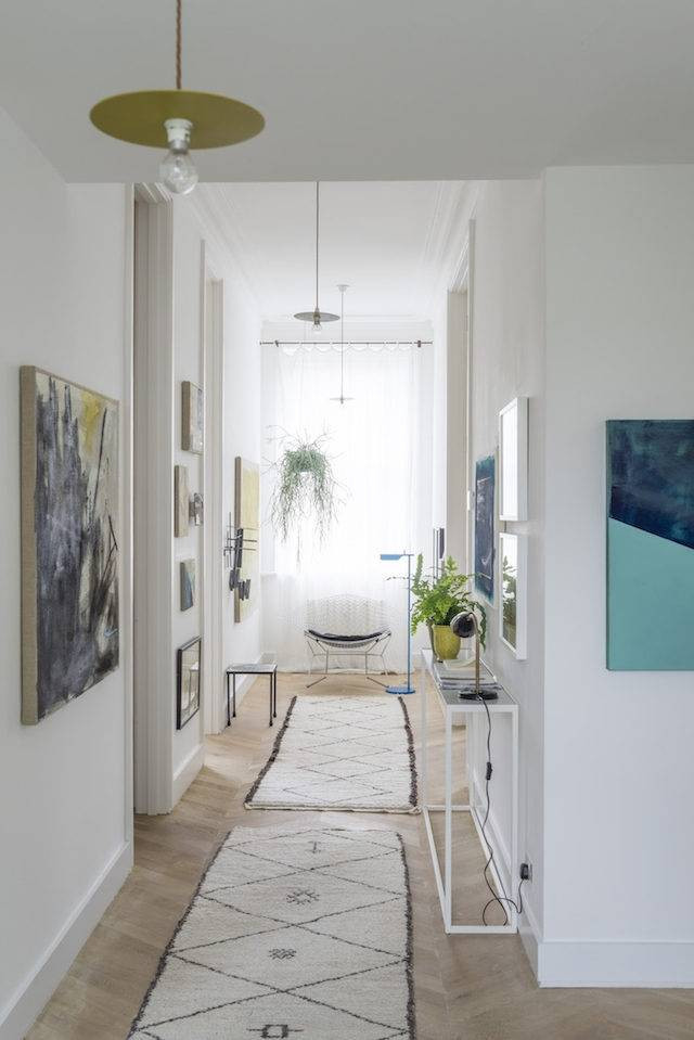 hallway-wall-ideas-art-hanging