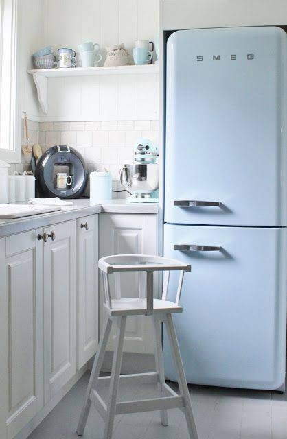 vintage kitchen decor ideas blue smeg fridge