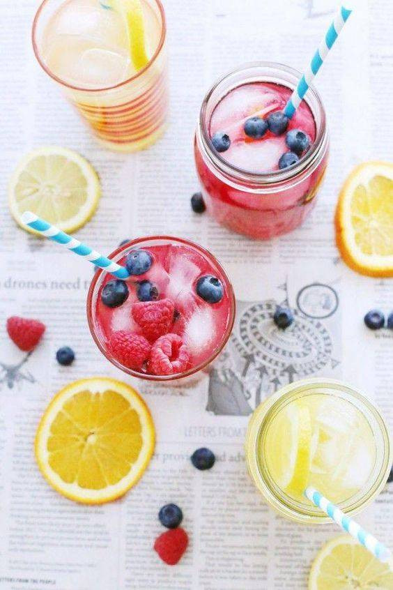 4th of July summer holiday table decorations cocktails