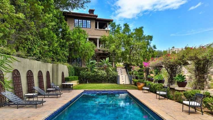 mischa barton home pool