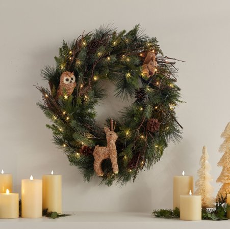  evergreen wreath with woven animals