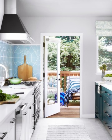 A Wow-Worthy Kitchen Transformation Plays Up Unexpected Color