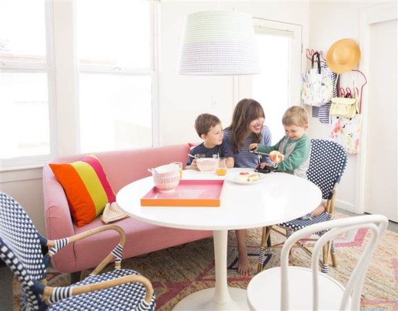 there’s a pink couch in this kitchen