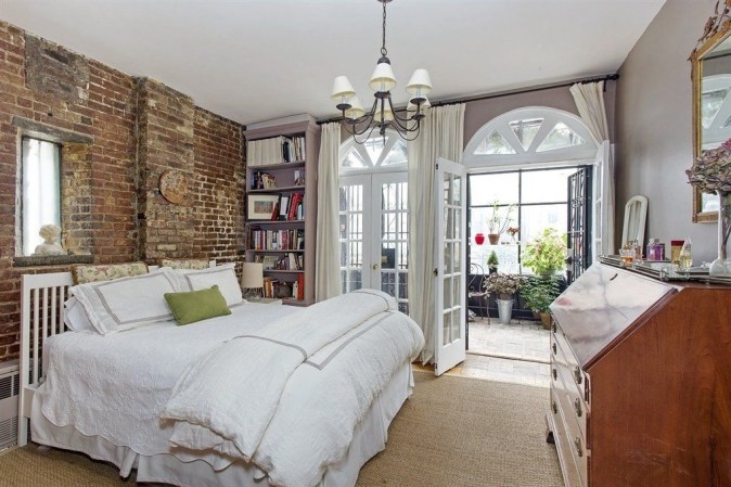 norah jones’ cobble hill carriage house