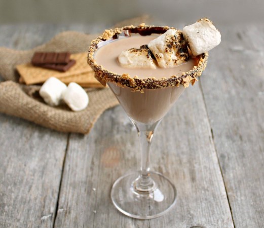 a s’mores martini because there’s no reason not to