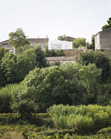 white-modern-french-villa