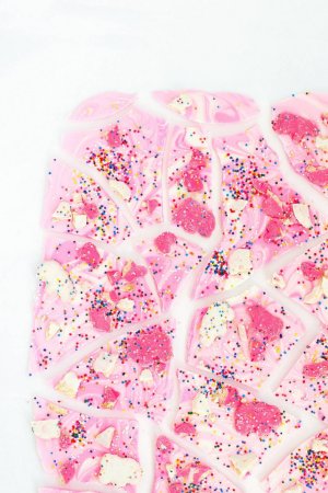 pink-chocolate-bark