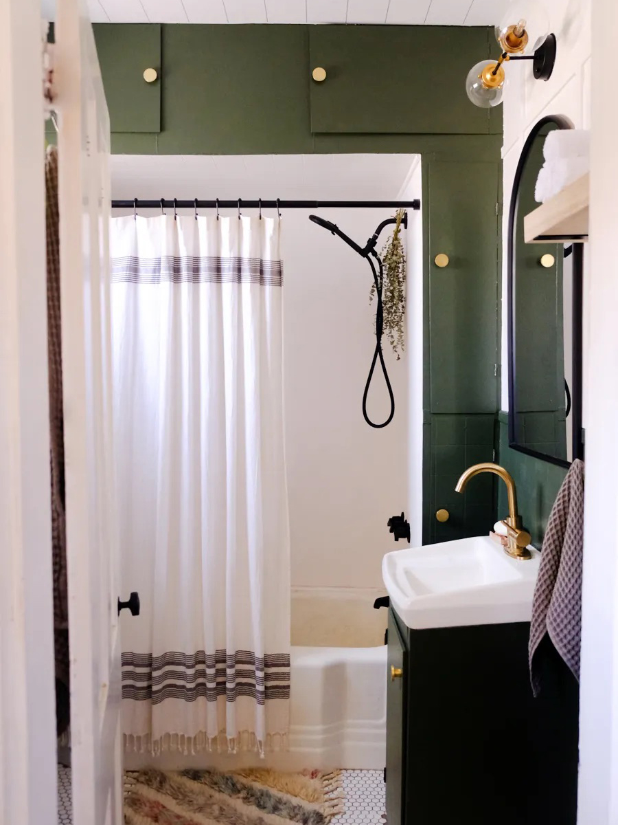 dark green bathroom