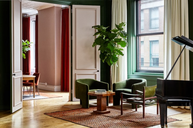 Tribeca’s New Women’s Club Opts for a Sumptuously Moody Color Palette