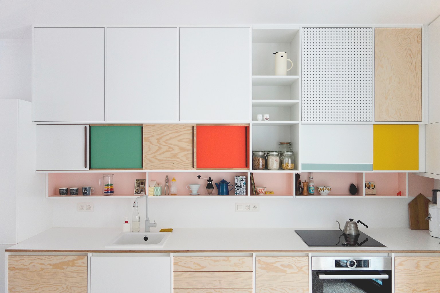 Colorful Kitchens Are a Trend You Should Definitely Buy Into