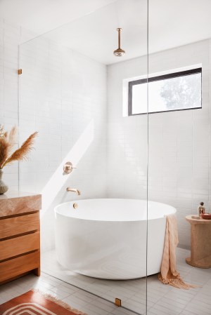 6 Details We’re Stealing From Garance Doré’s Breezy California Bathroom